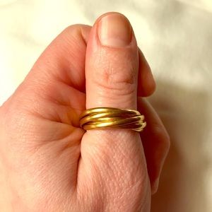 Ring with Intertwined Bands